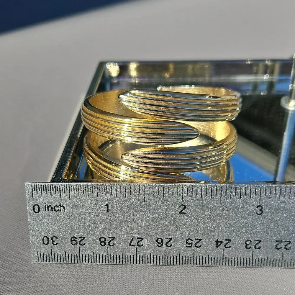 Vintage Gold Tone Hinged Cuff Grooved Design